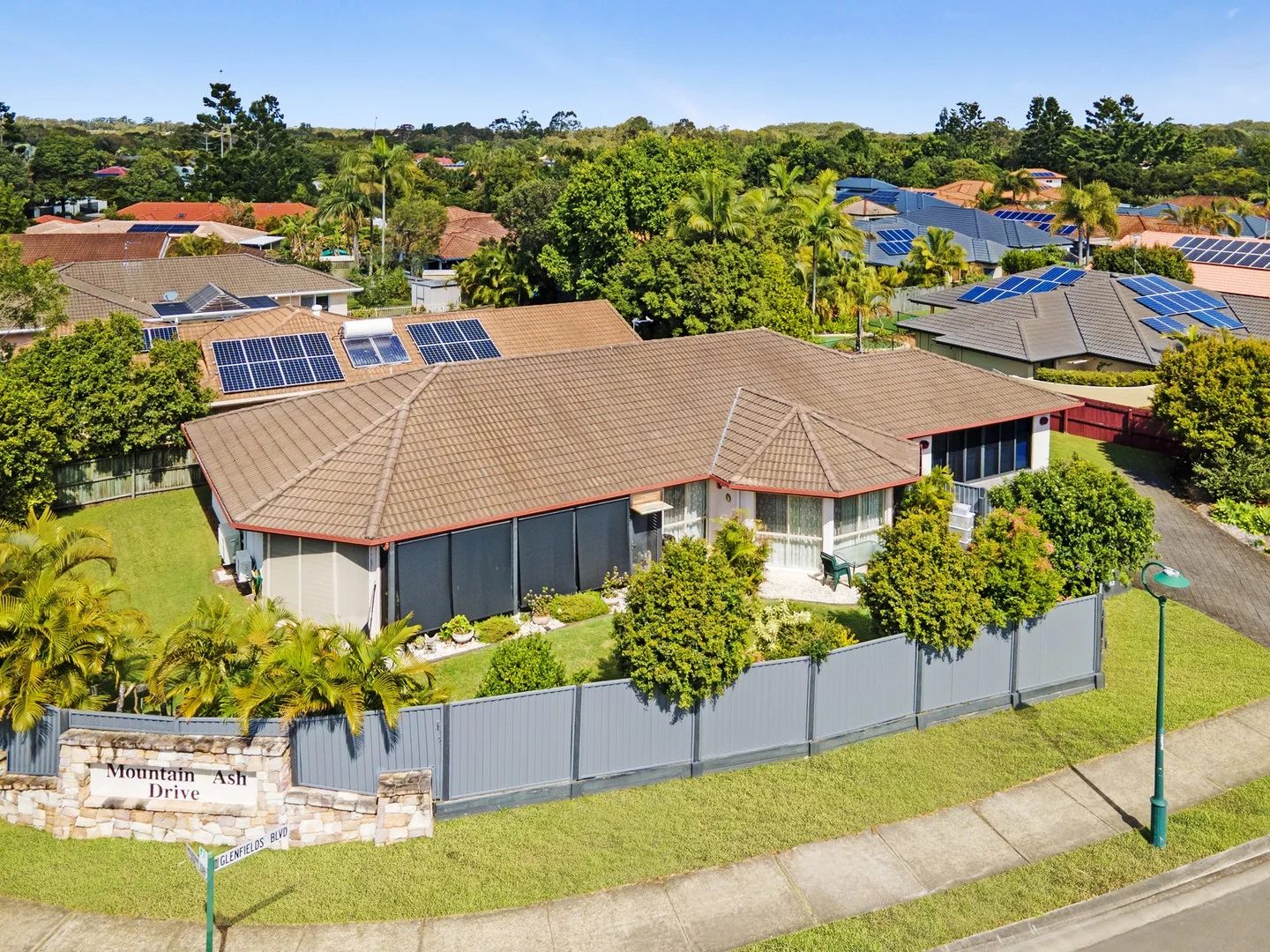 52 Glenfields Boulevard (1/21)