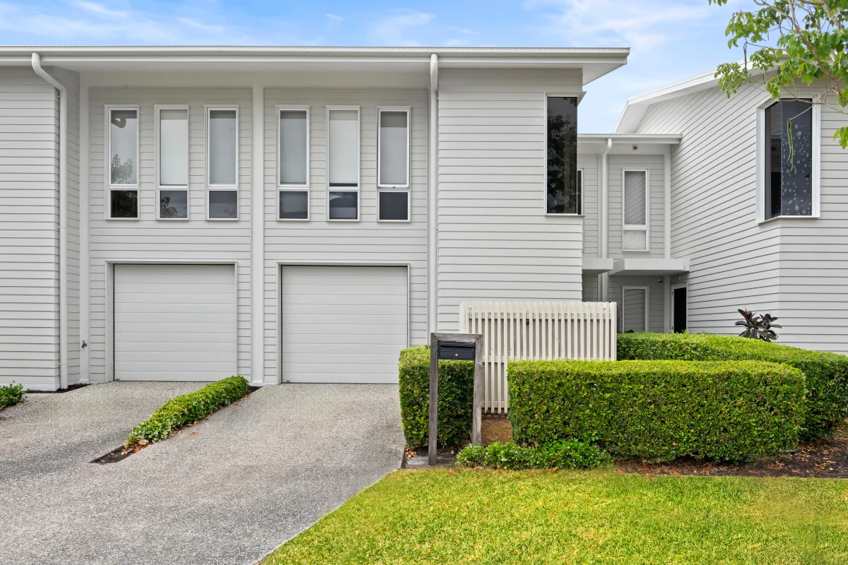 52 Hill Drive (1/15)
