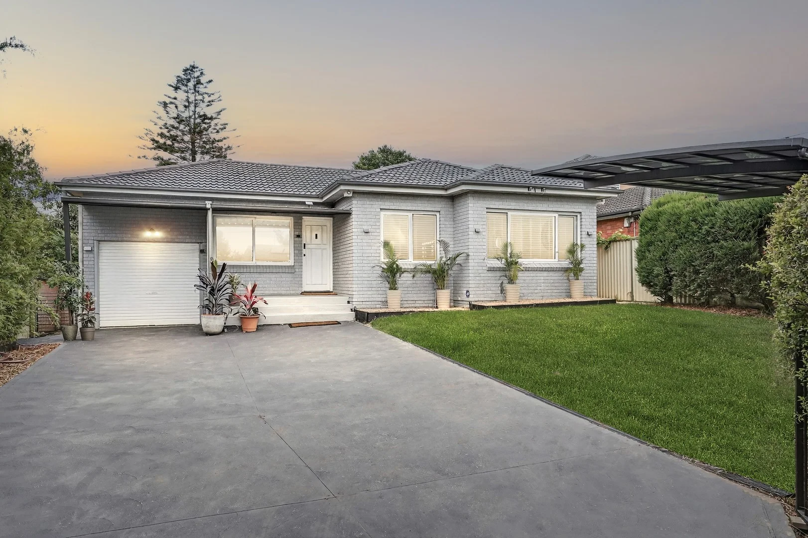 52 Monaro Street (1/23)