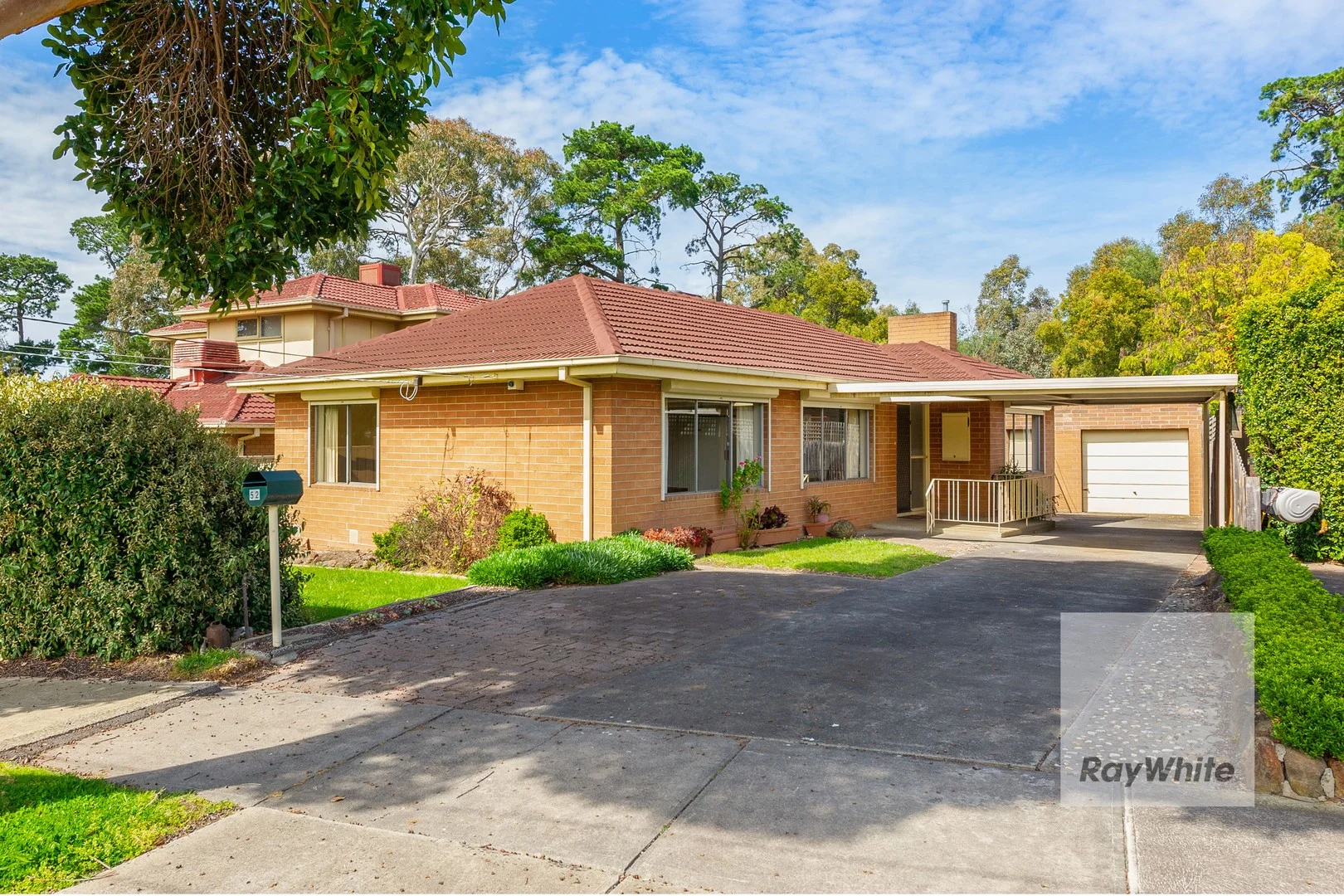 52 Moreton Crescent (1/11)