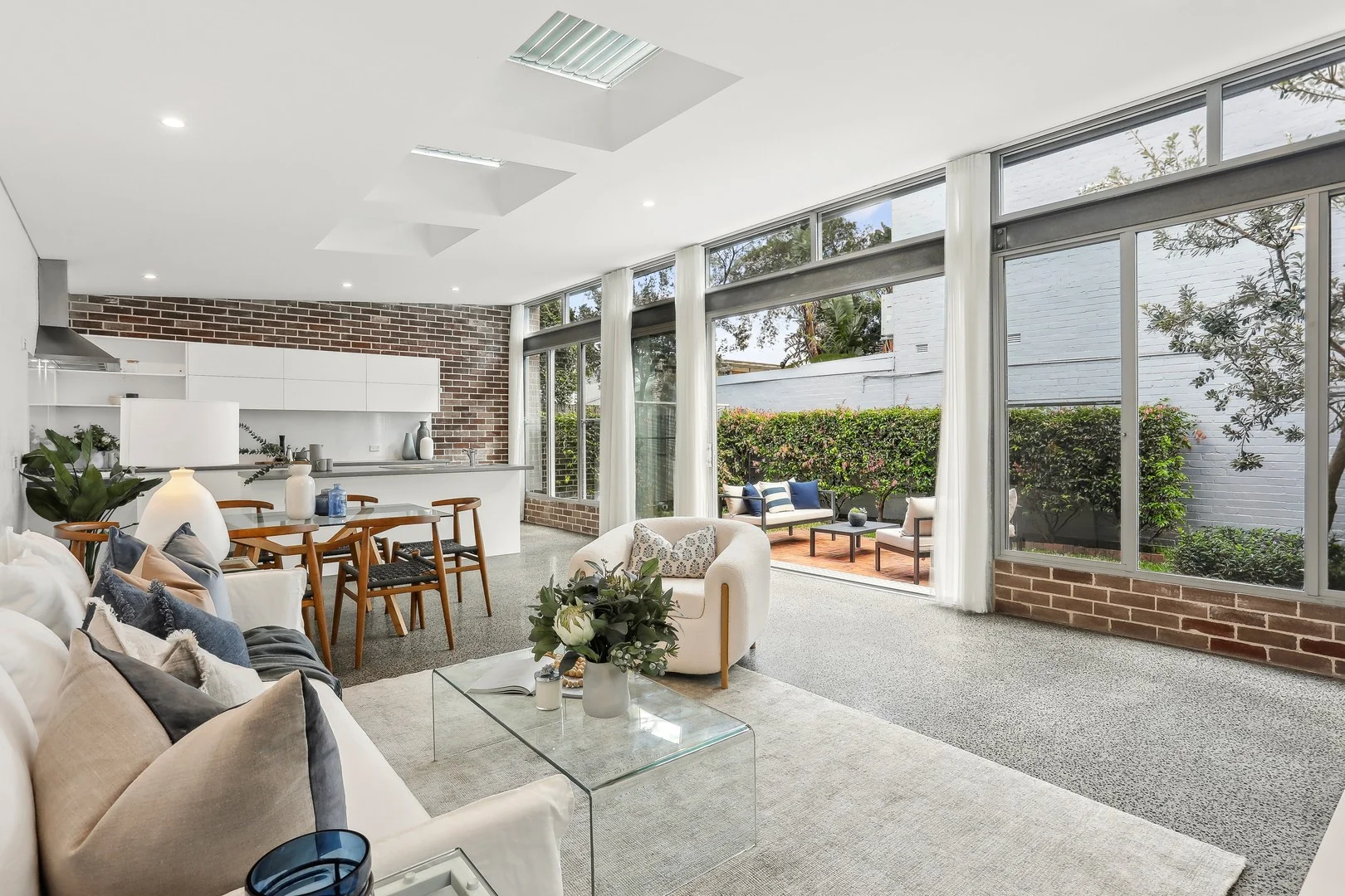 52 Smith Street (1/20)