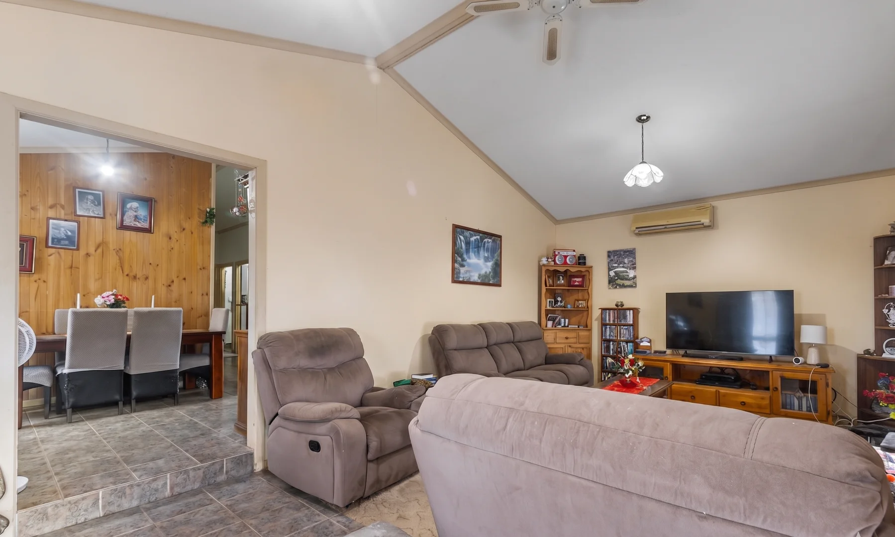 54 Hills Road - Image 4