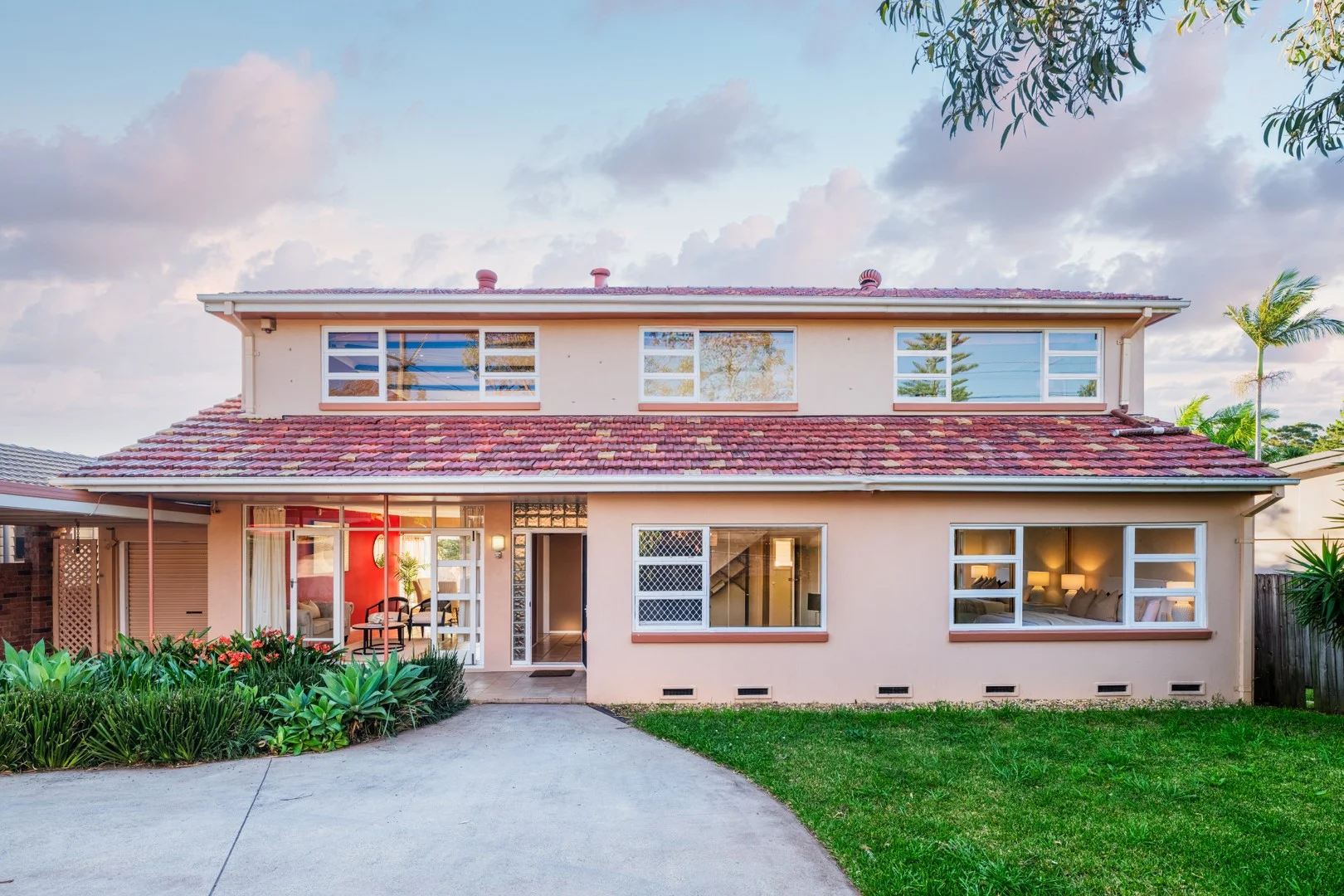 562 Warringah Road (1/23)