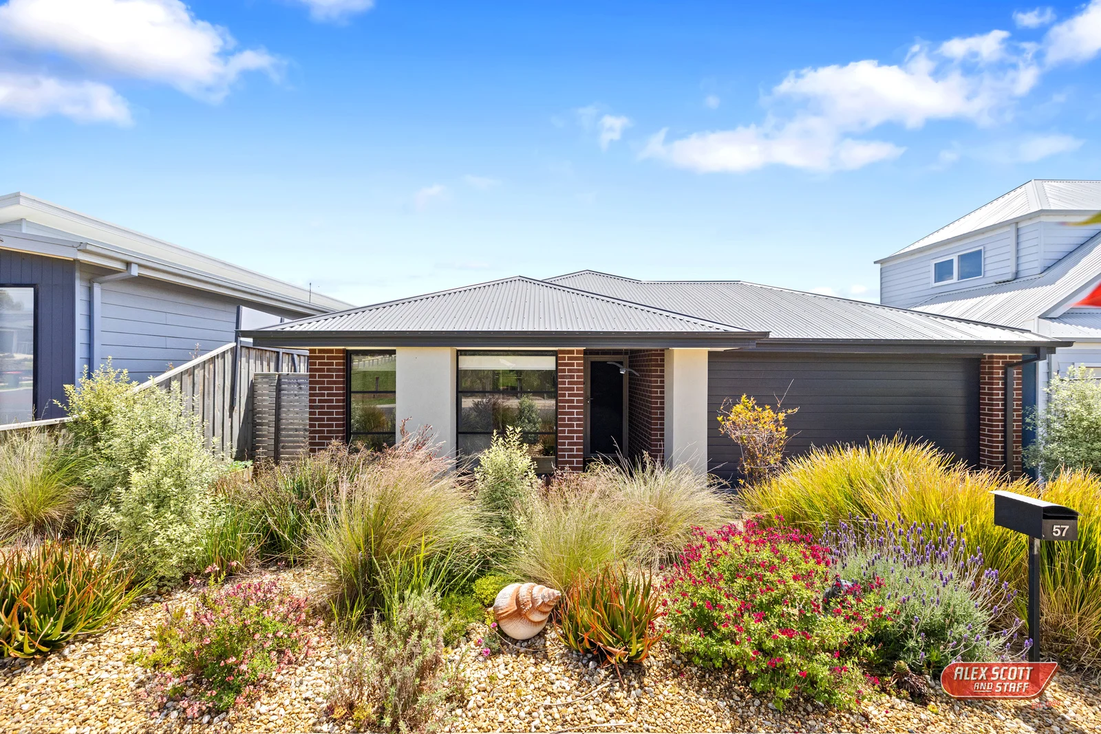 57 GOODWOOD Drive (1/19)