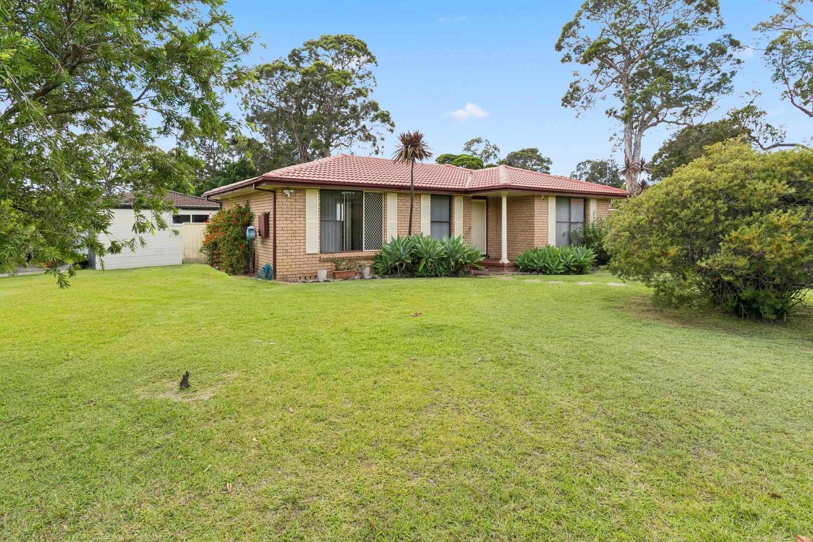 57 Turnbull Crescent (1/12)