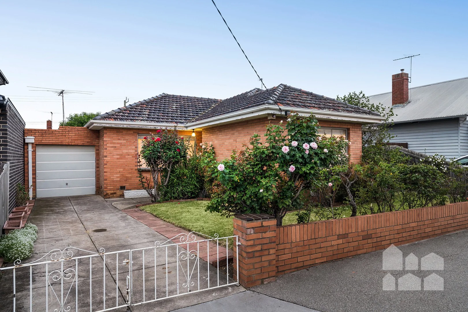 59 Leander Street (1/17)