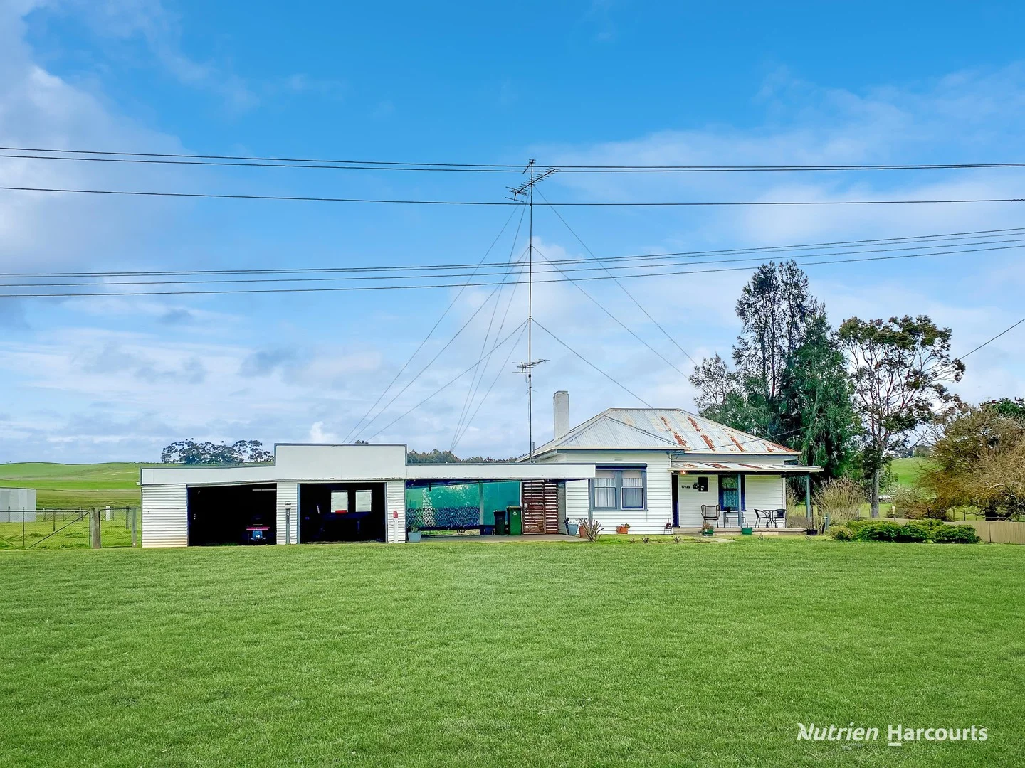 5911 Portland-Casterton Road (1/9)