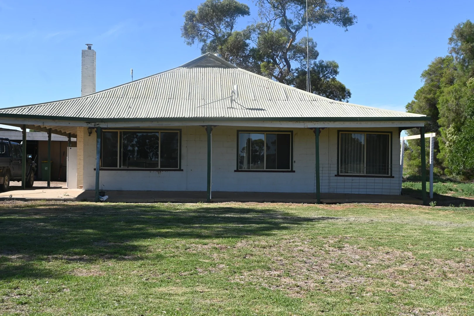 594 Tragowel Road (1/3)