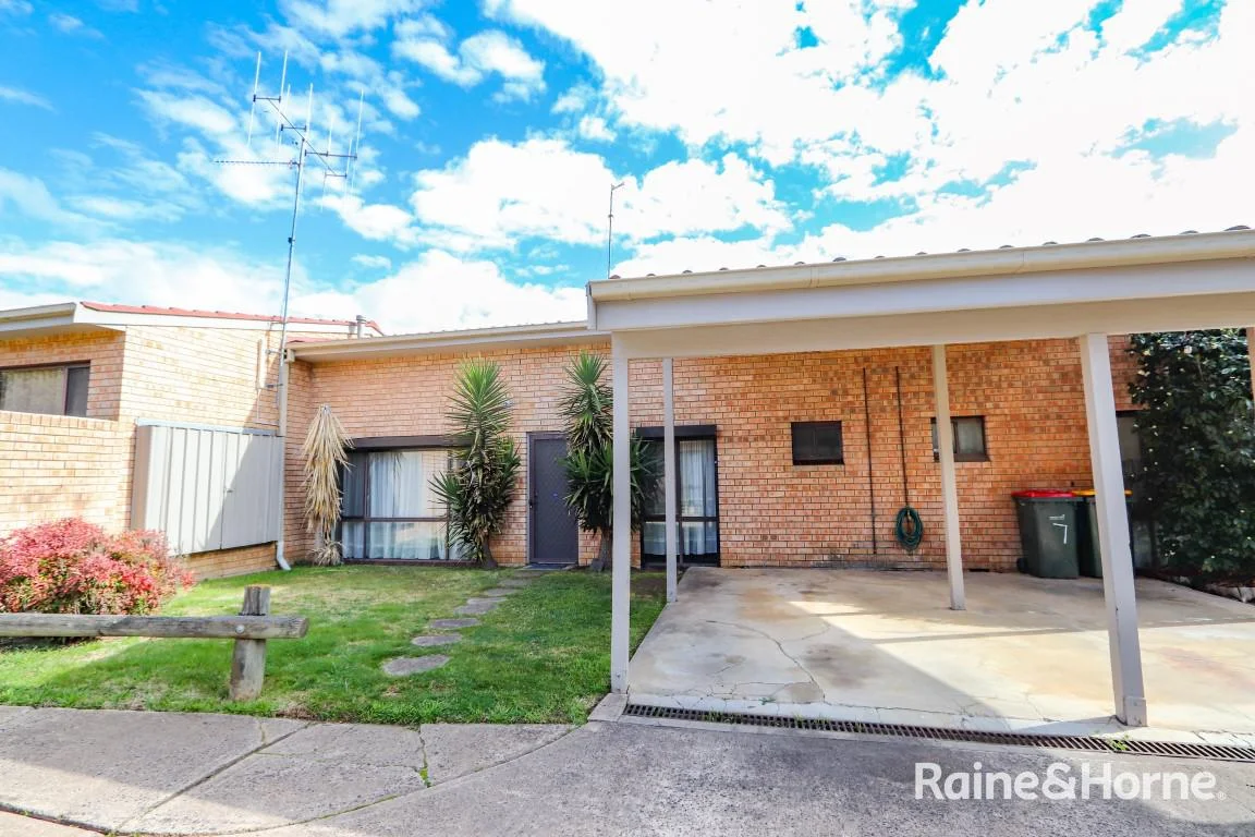 6/143 Lambert Street (1/1)