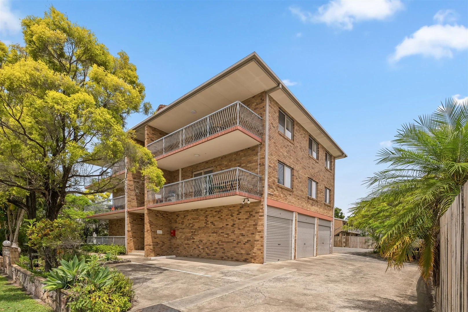 6/2 Gustavson Street (1/3)