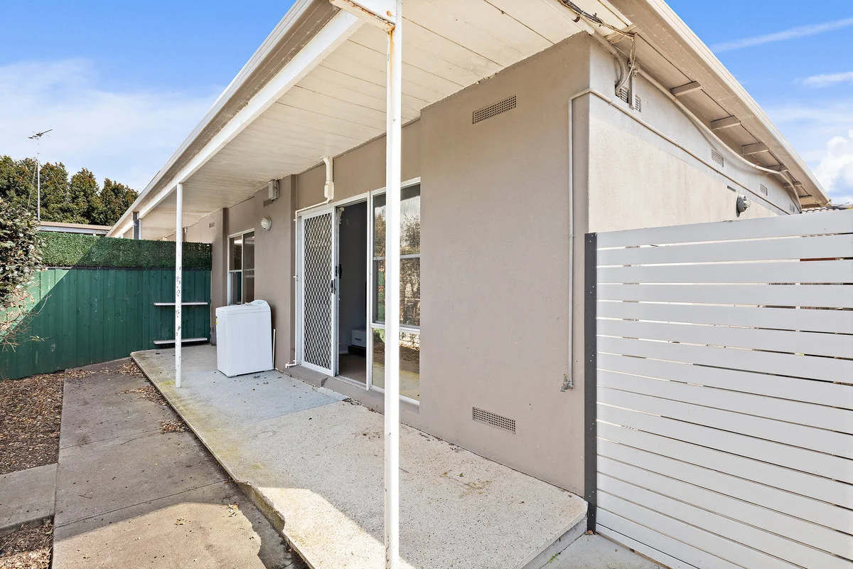 6/27 Hinton Close (1/10)