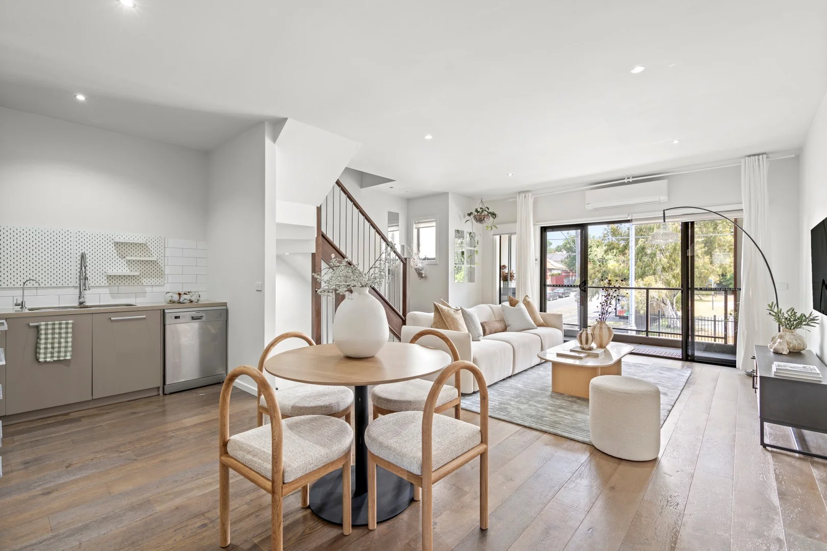 6/38 Lawson Street (1/11)