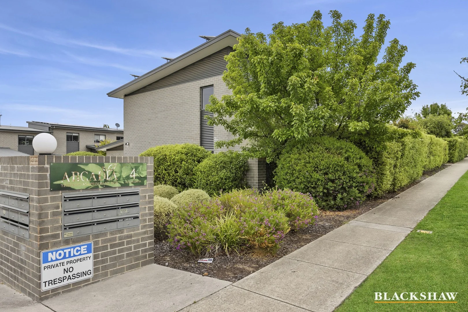 6/4 Annie Douglas Street (1/17)