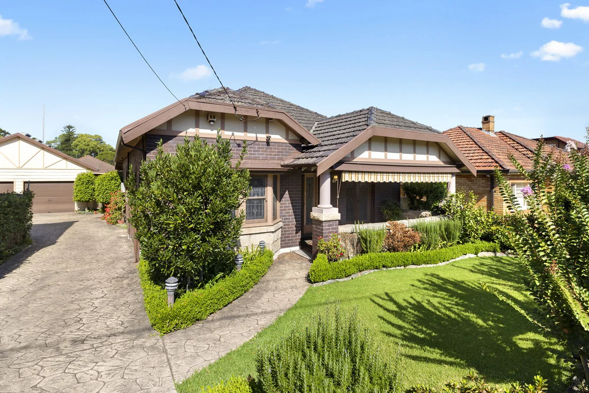 6 Badminton Road (1/25)