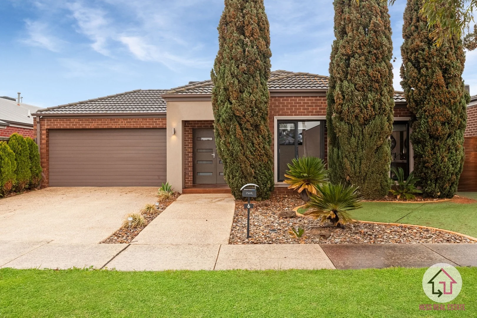 6 Buckland Hill Drive (1/18)