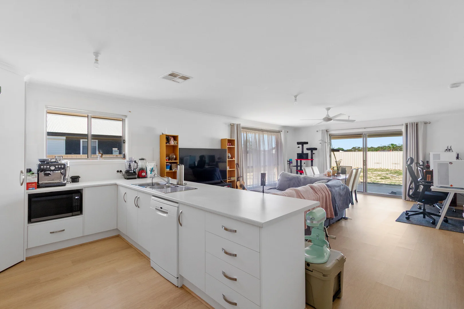 6 Chapman Road - Image 2