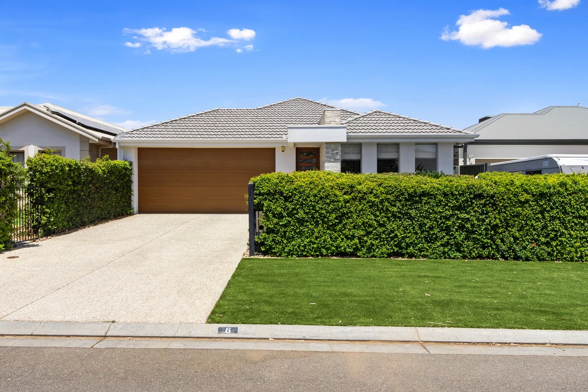 6 Chestnut Drive (1/28)