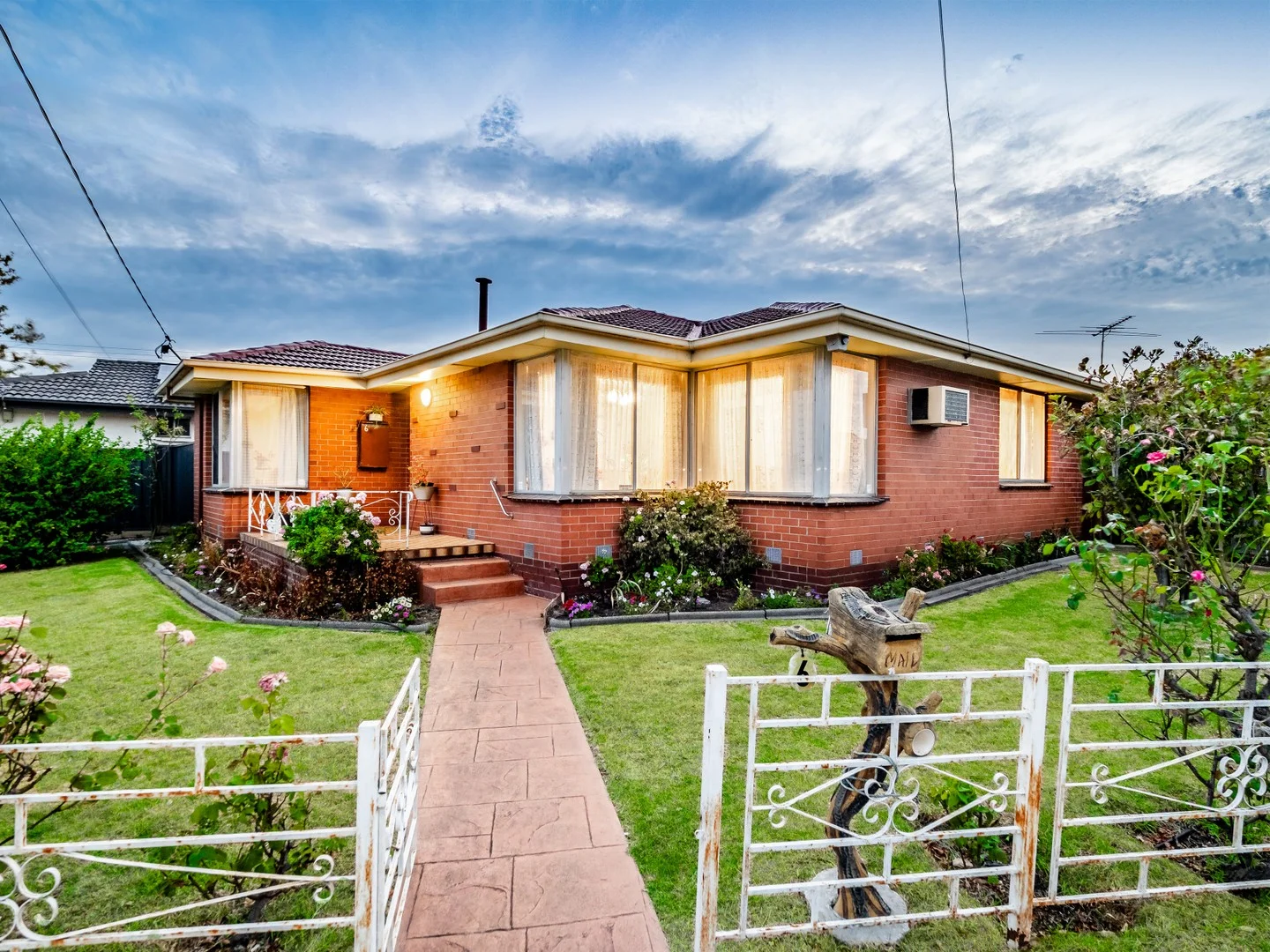 6 Cosier Drive (1/31)