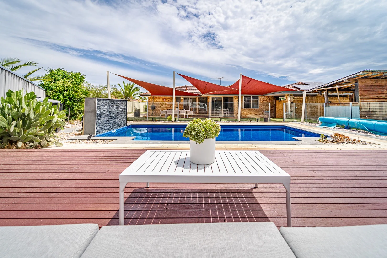 6 Dundee Close (1/1)