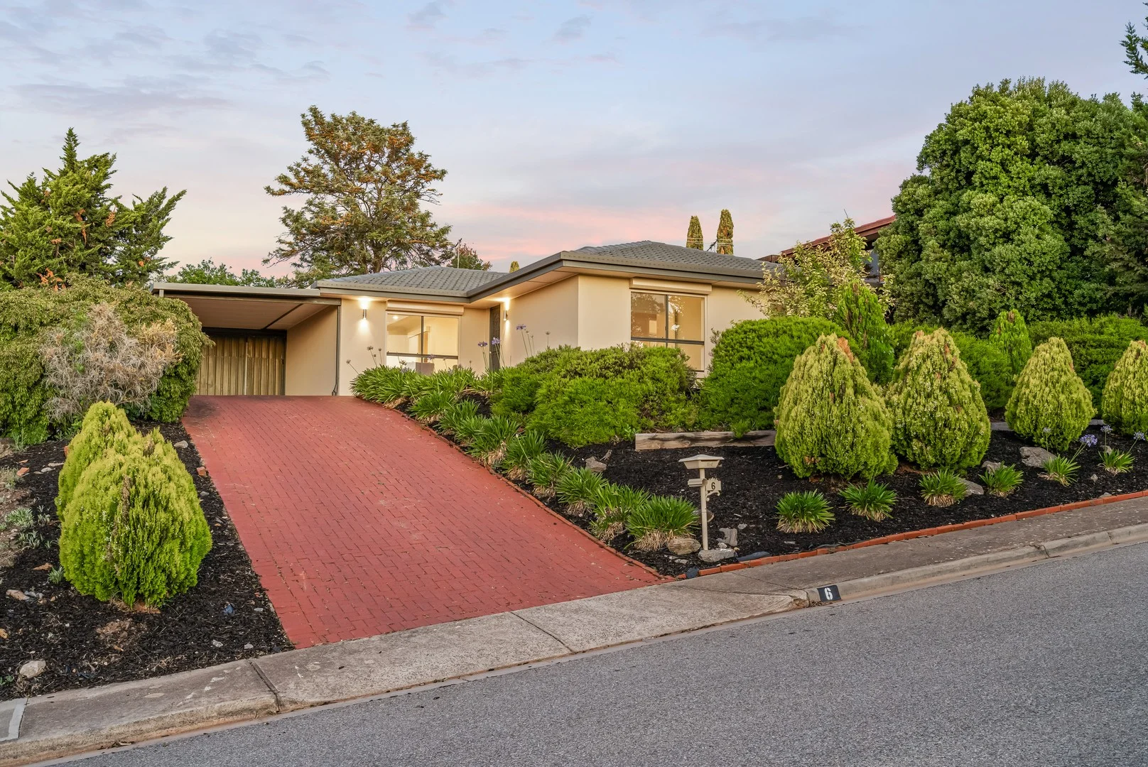 6 Elmeade Drive (1/27)