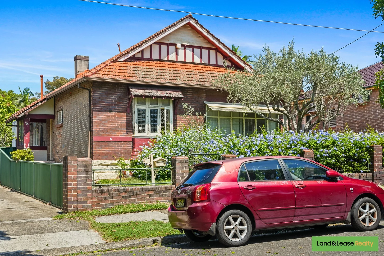 6 Fairview Street (1/19)