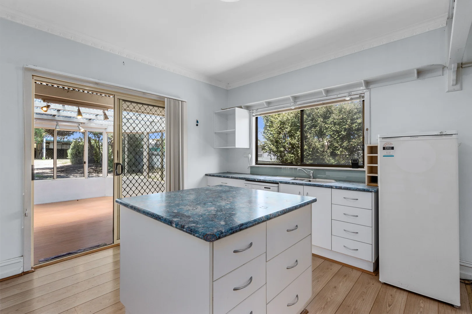 6 Giles Street West - Image 5