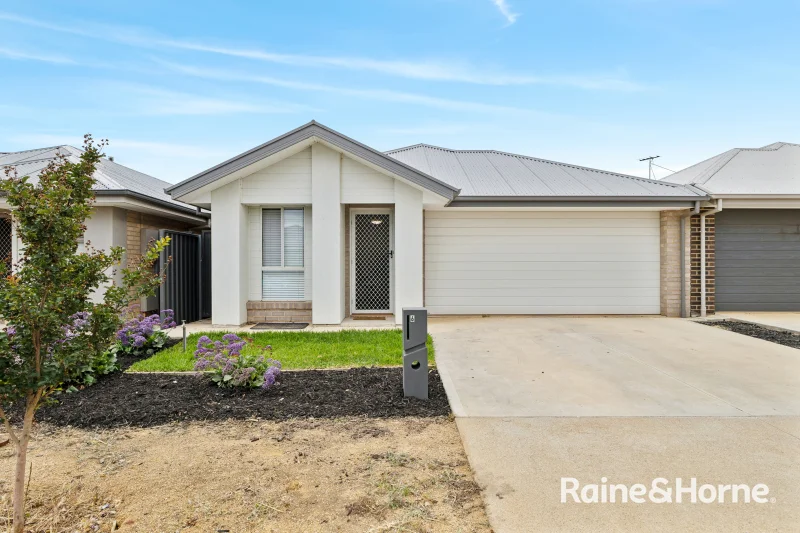 6 Jacaranda Road (1/1)