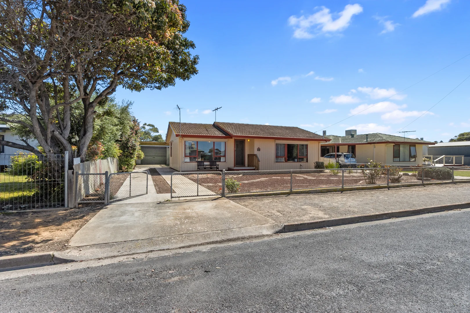 6 James Street - Image 4