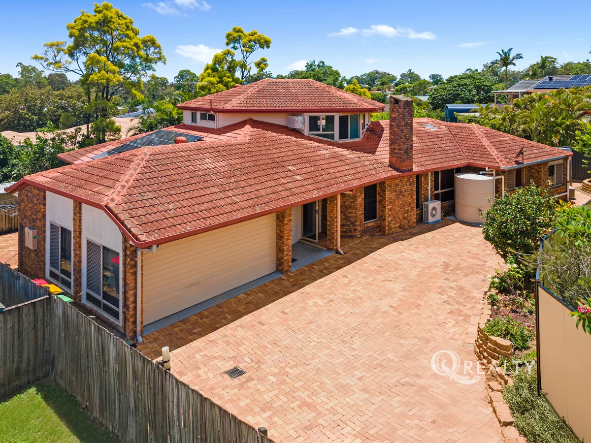 6 Lindstrom Court (1/27)