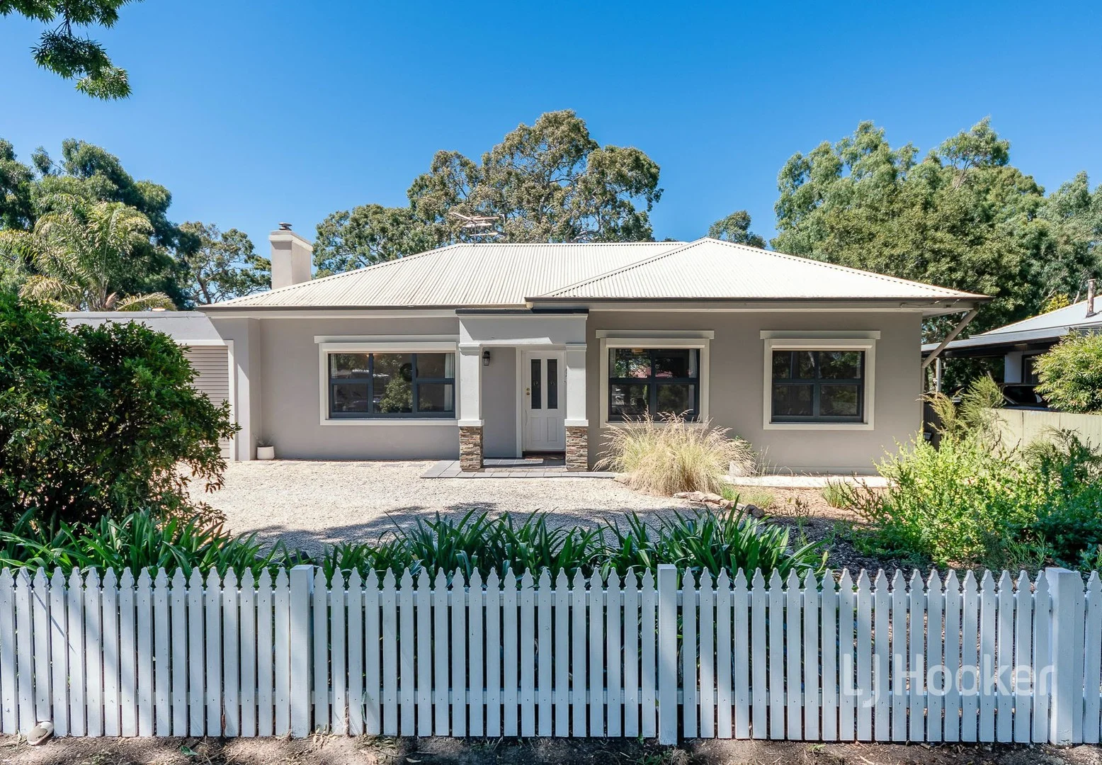6 Mawson Road (1/1)