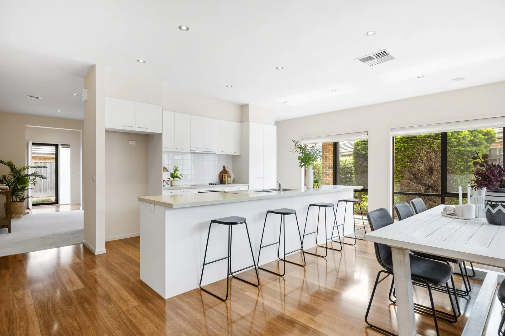 6 Moorgate Avenue (1/22)