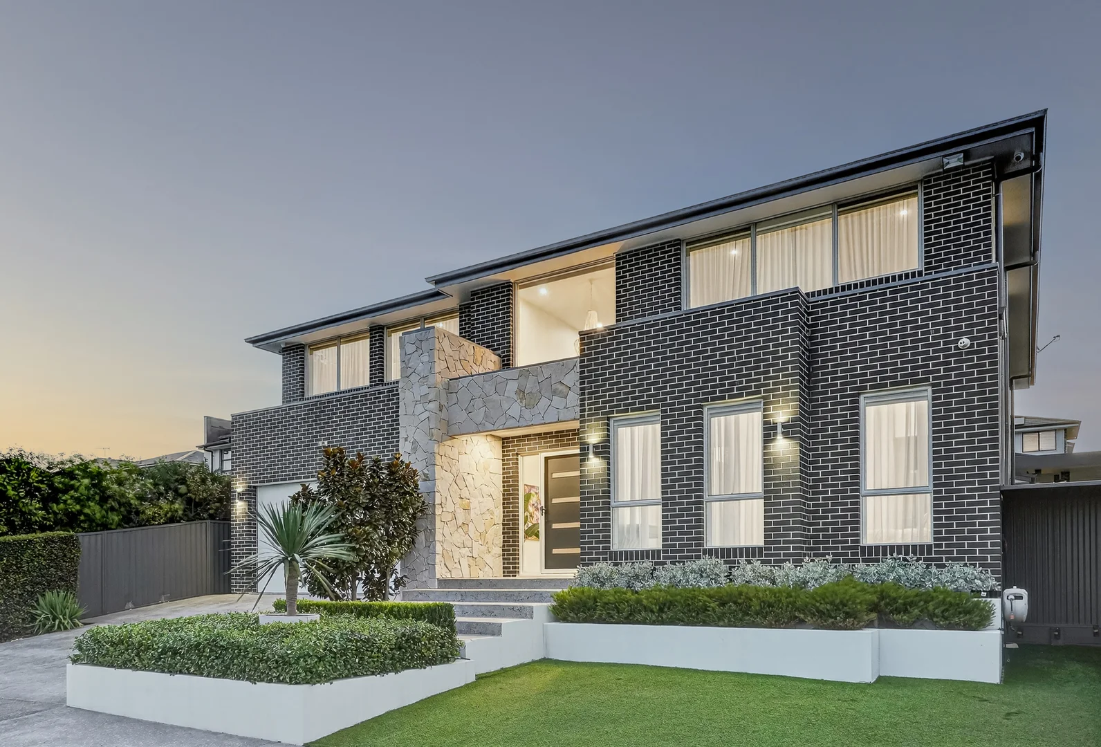 6 Mount Scott Way (1/17)