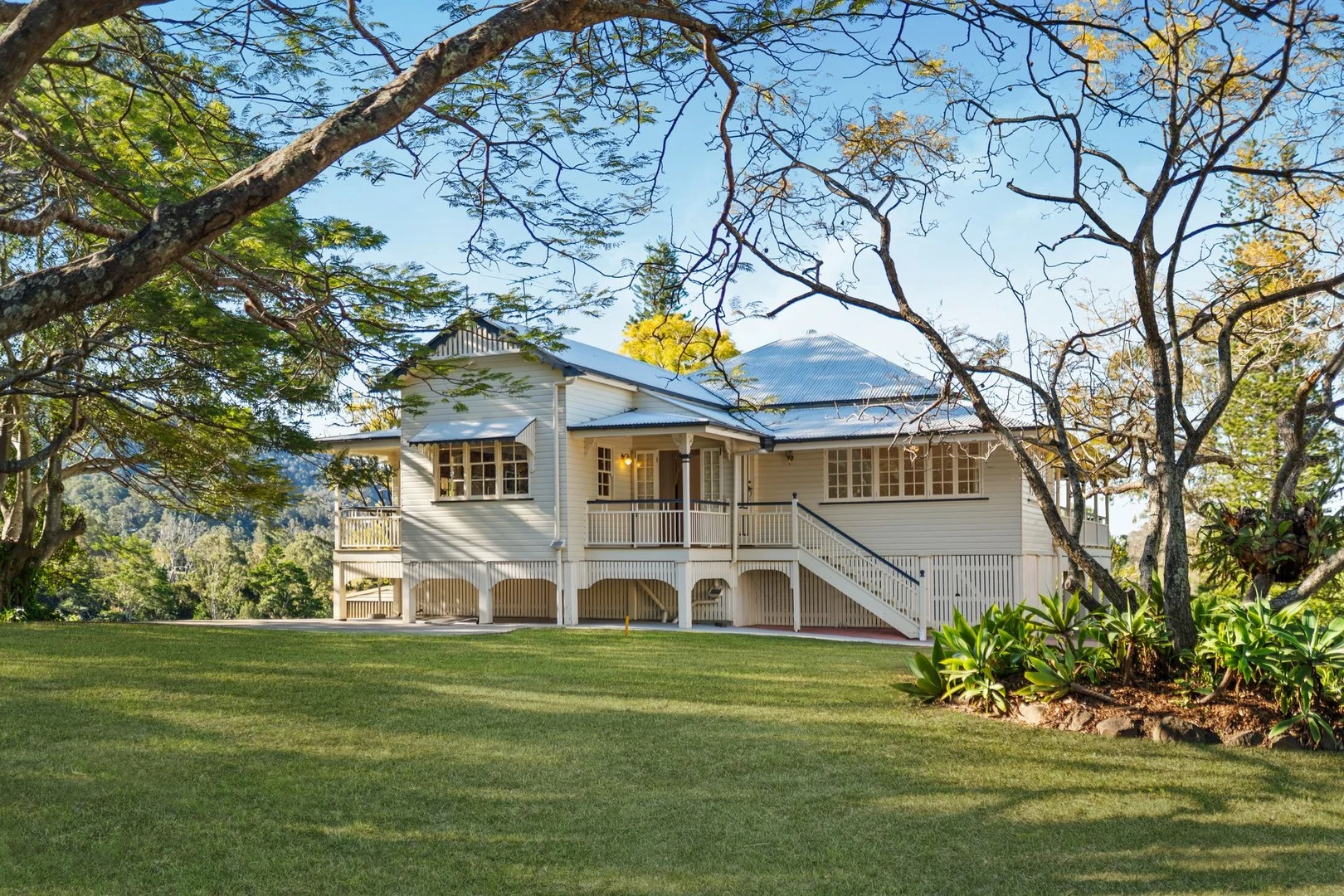 6 Mountain Brook Court (1/29)