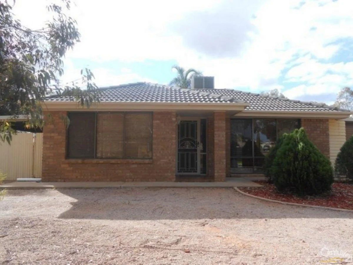 6 Northey Crescent (1/1)