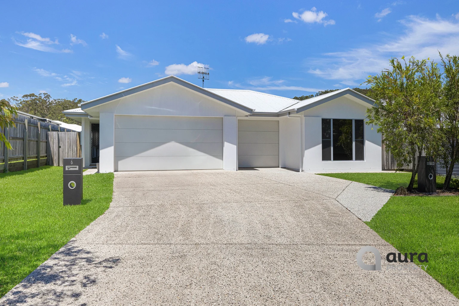 6 Perren Crescent (1/17)