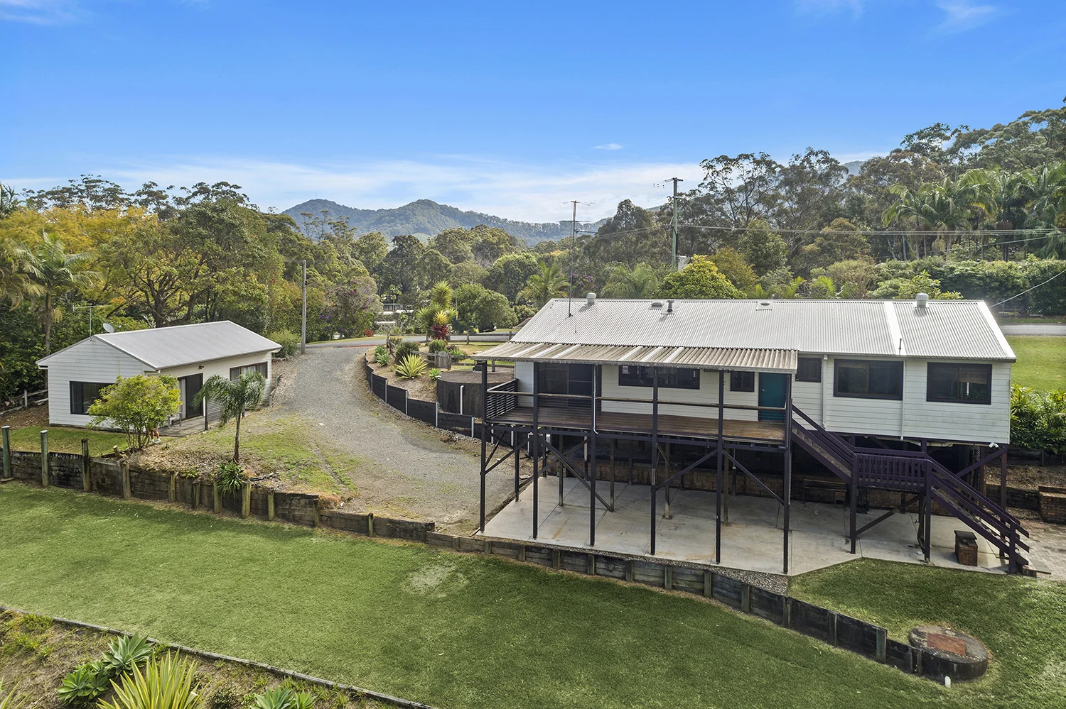 6 Plunkett Crescent (1/16)