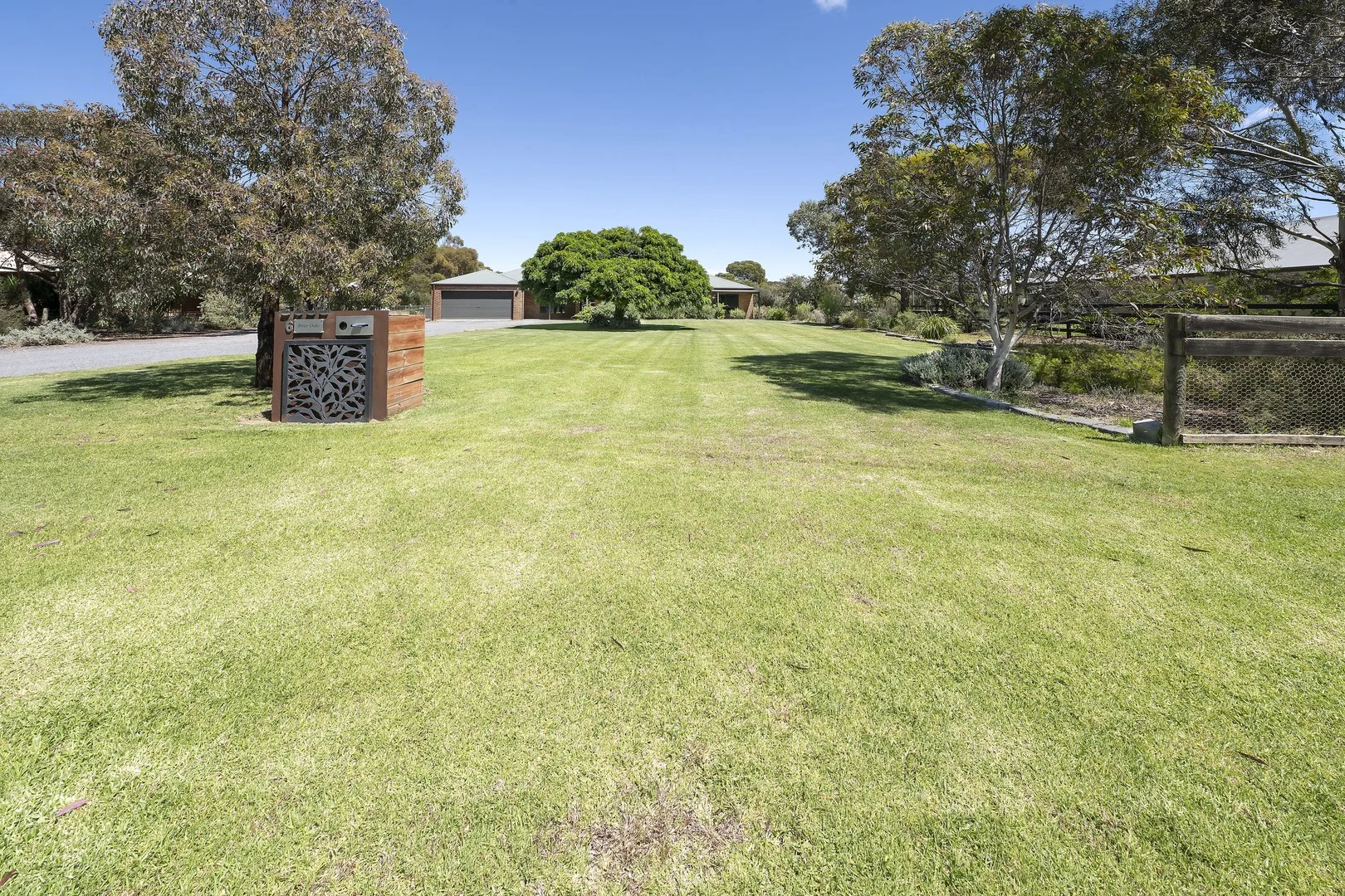 6 River Oaks Drive (1/35)