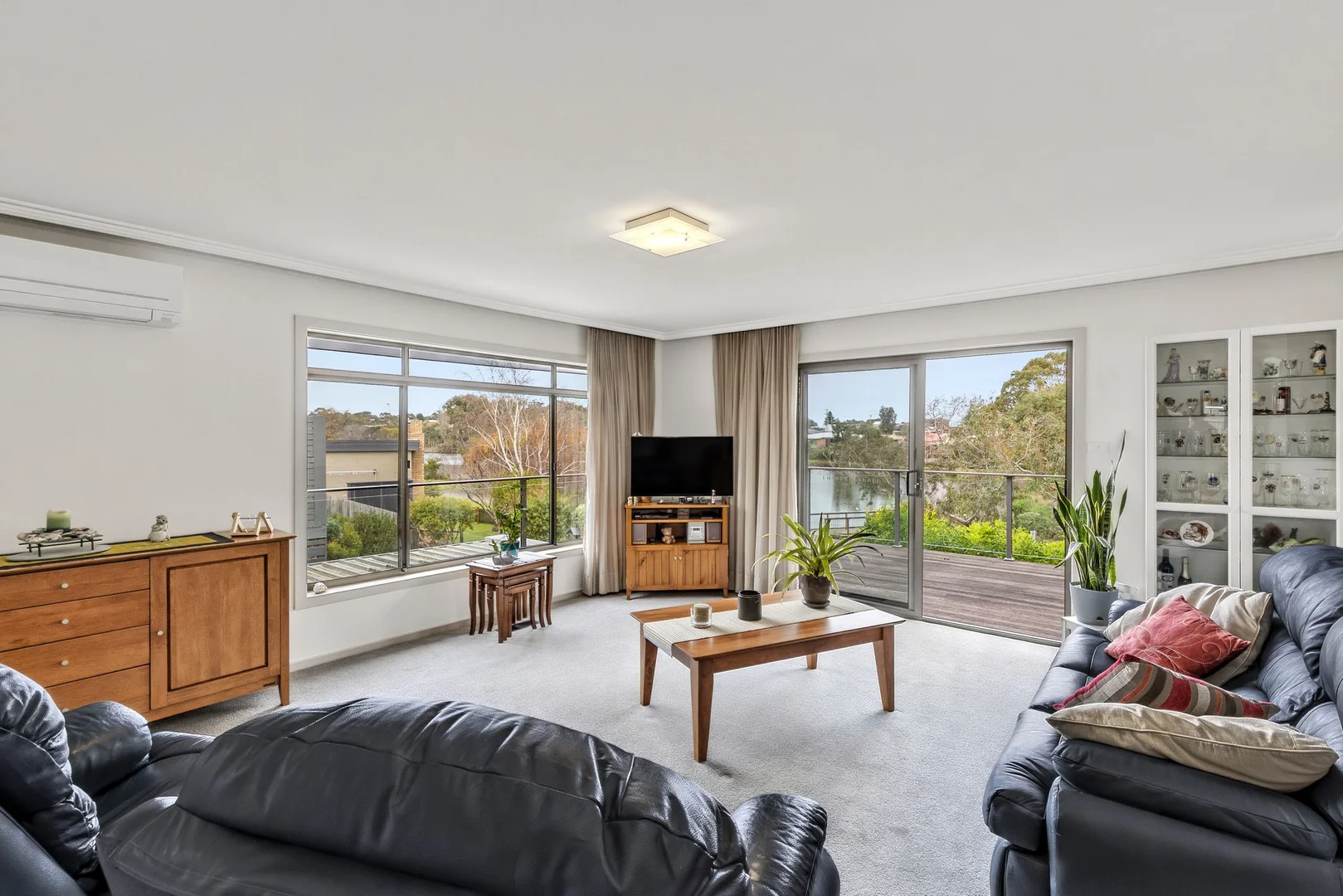 6 Riviera Crescent - Image 4