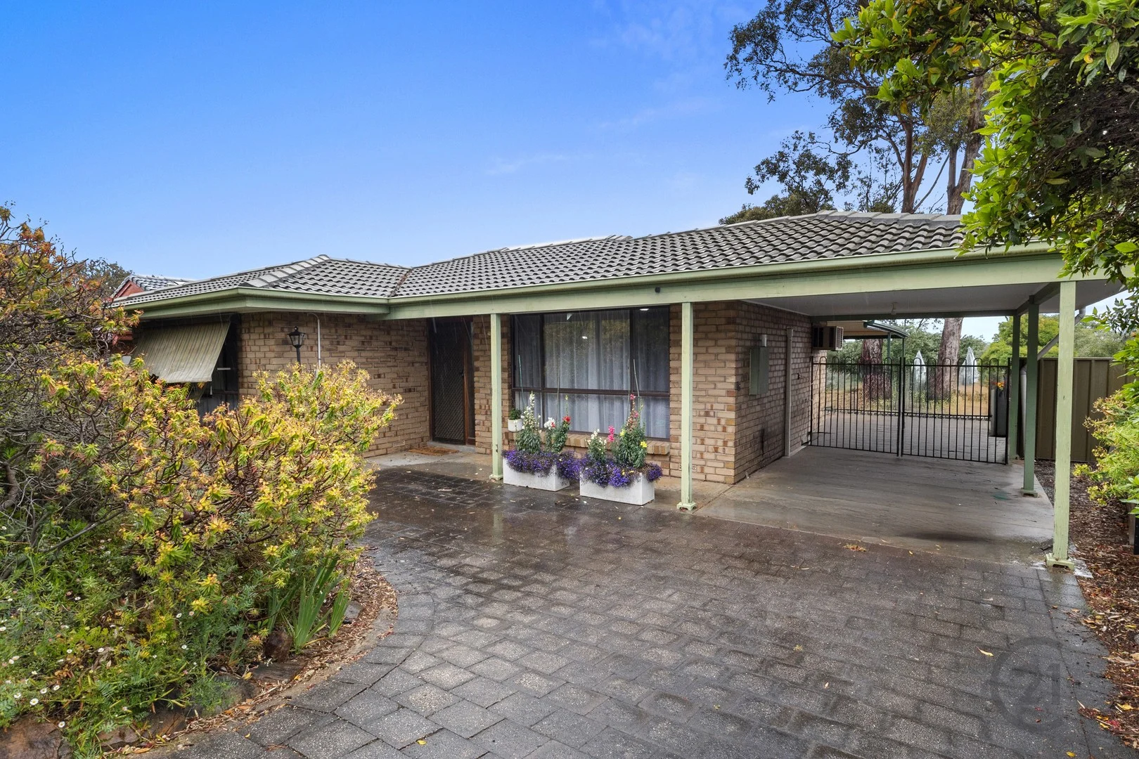 6 Snaefell Avenue (1/16)