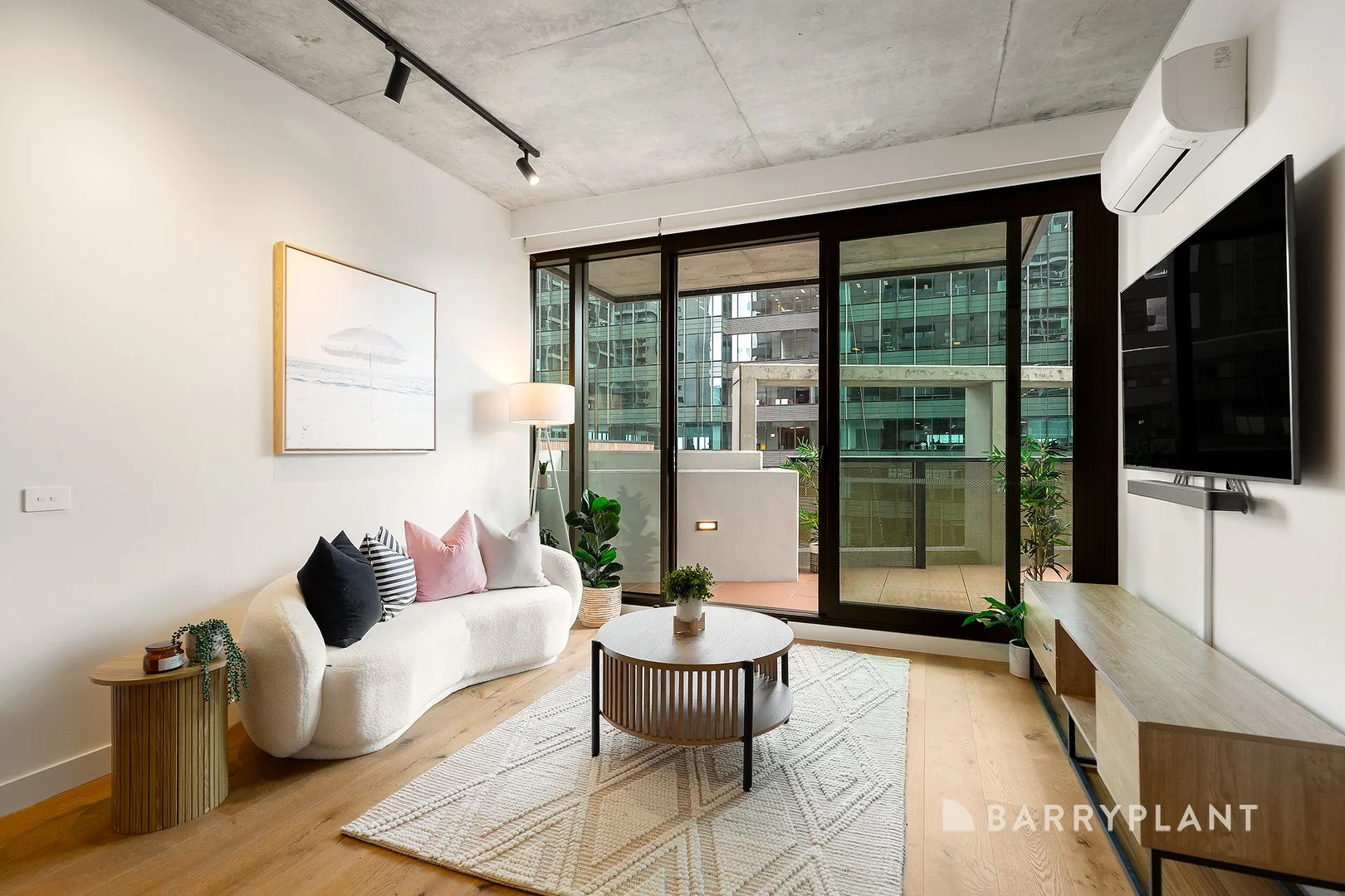 601/3 Aquitania Way (1/13)
