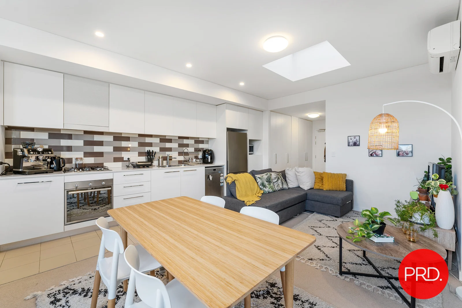 601/70 Charlotte Street (1/6)