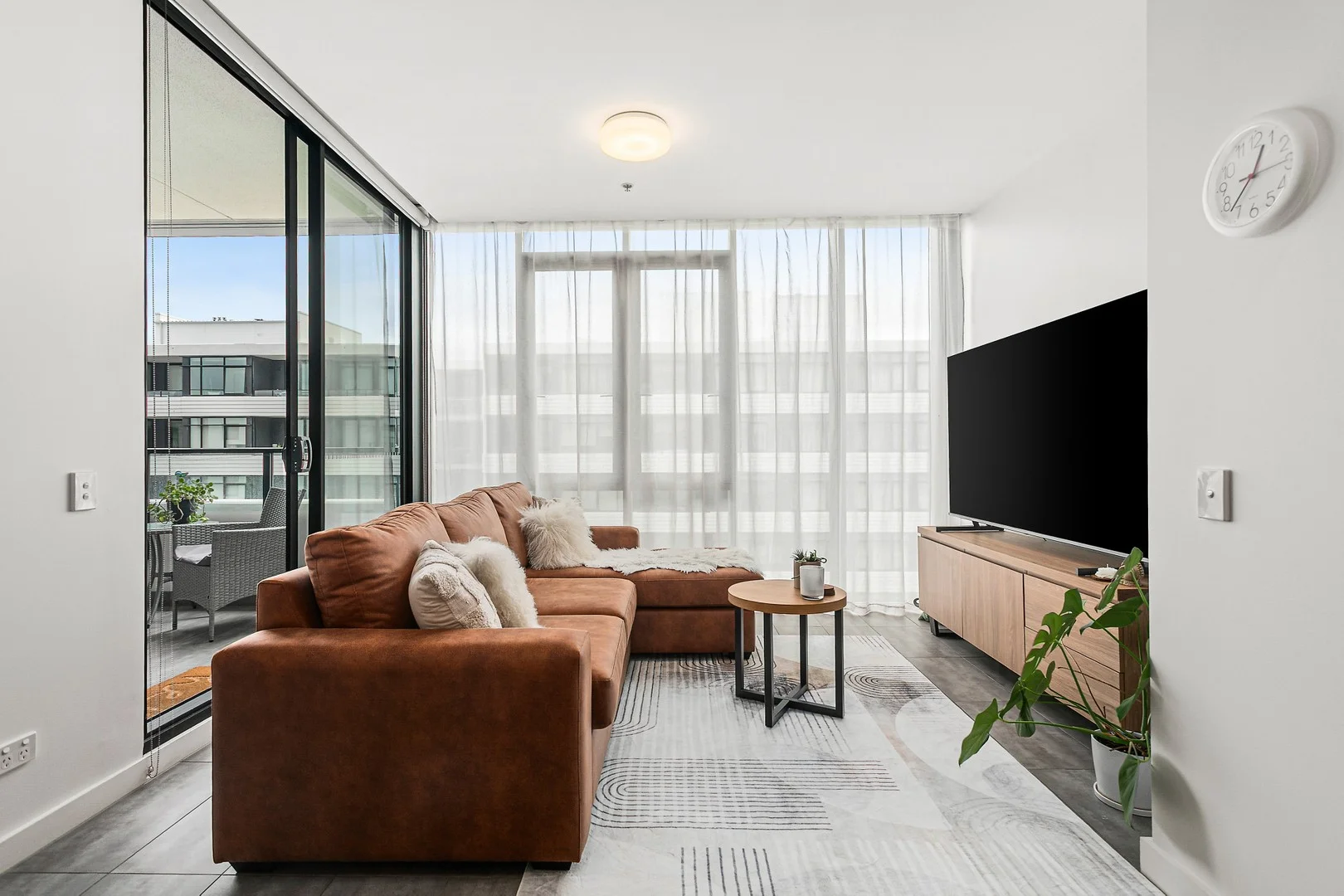 606/1 Foreshore Boulevard (1/15)