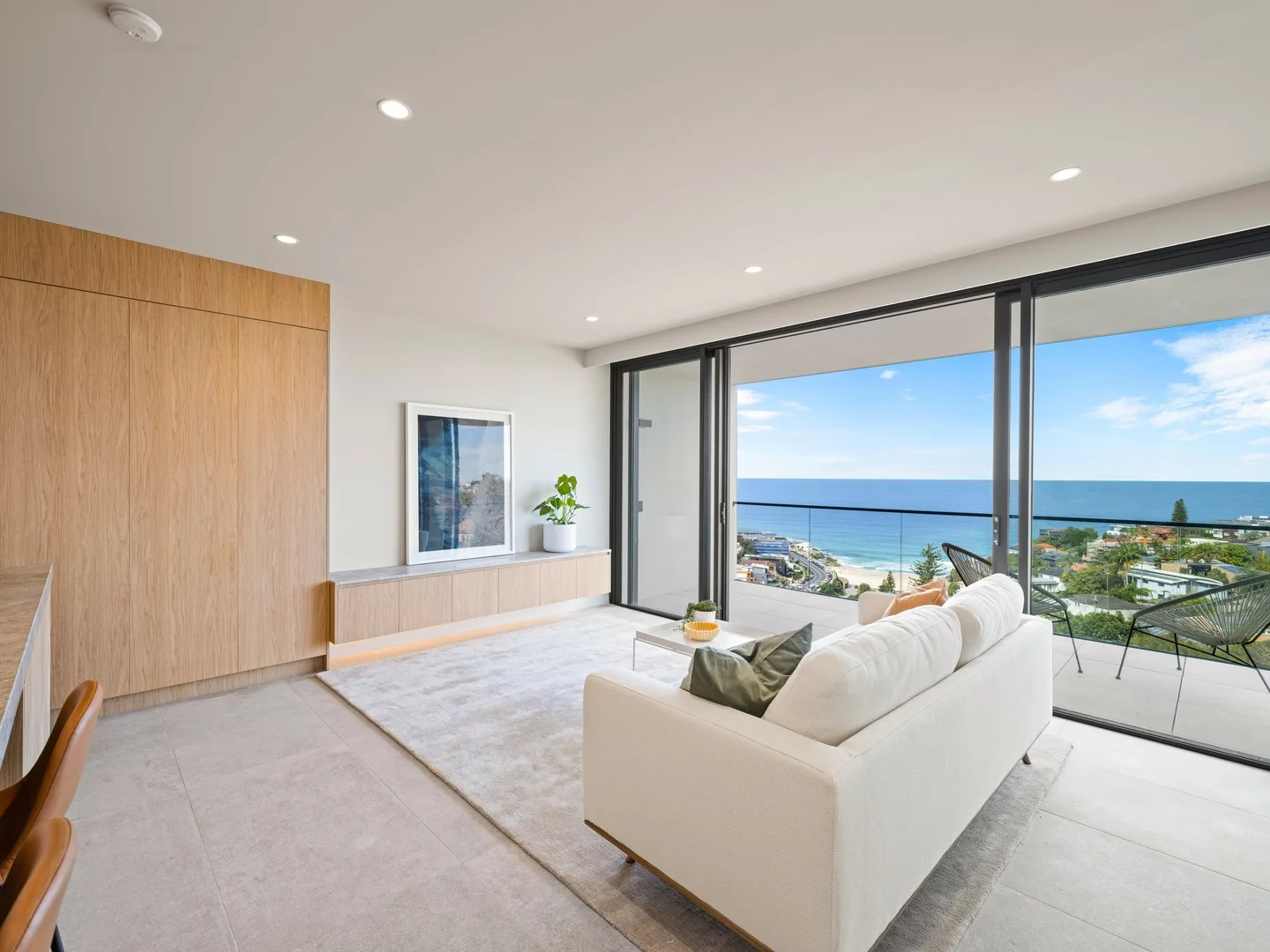 61/20 Illawong Avenue (1/9)