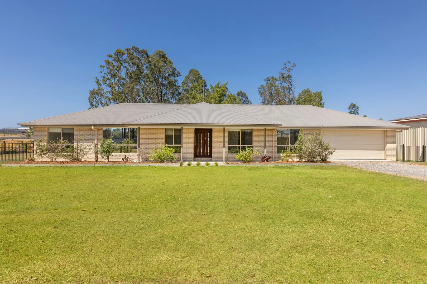 61 Riflebird Drive (1/24)