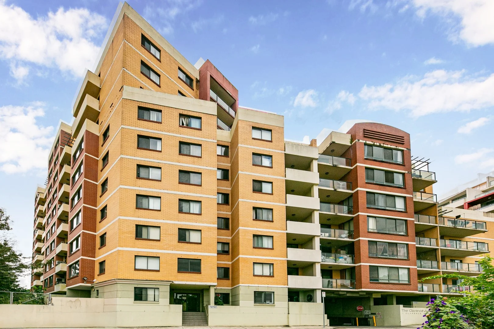62/1 Clarence Street (1/10)