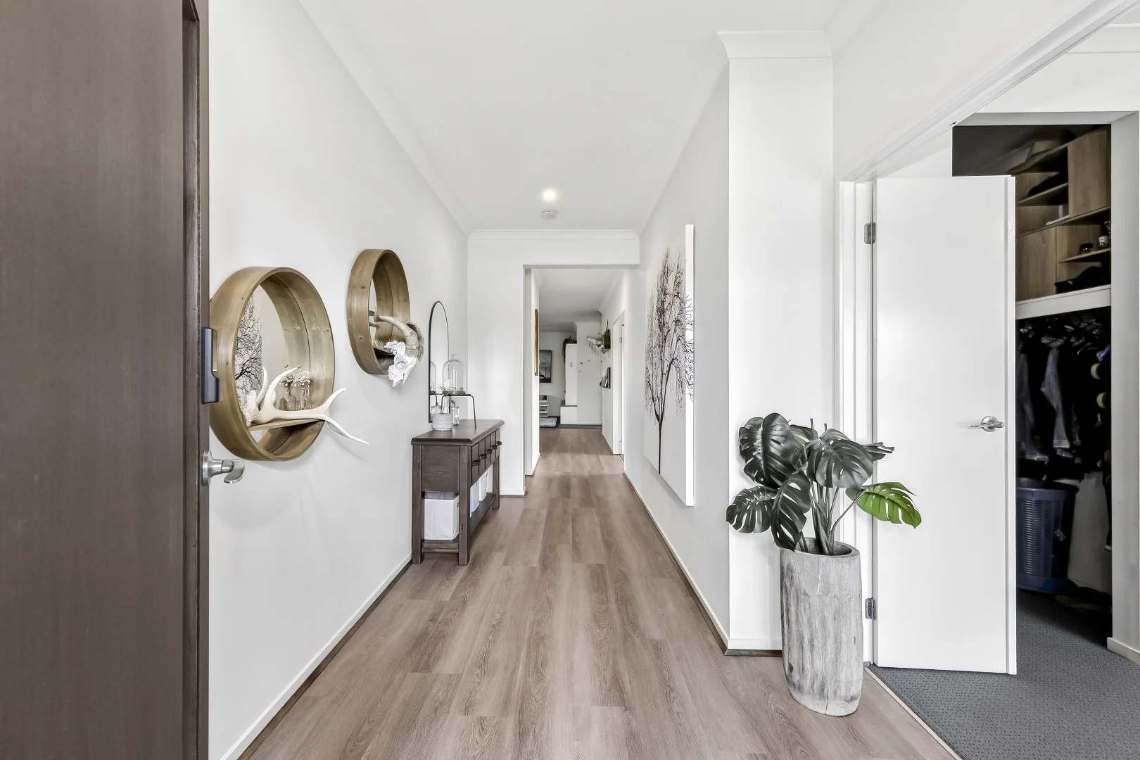 62 Lake View Crescent - Image 2