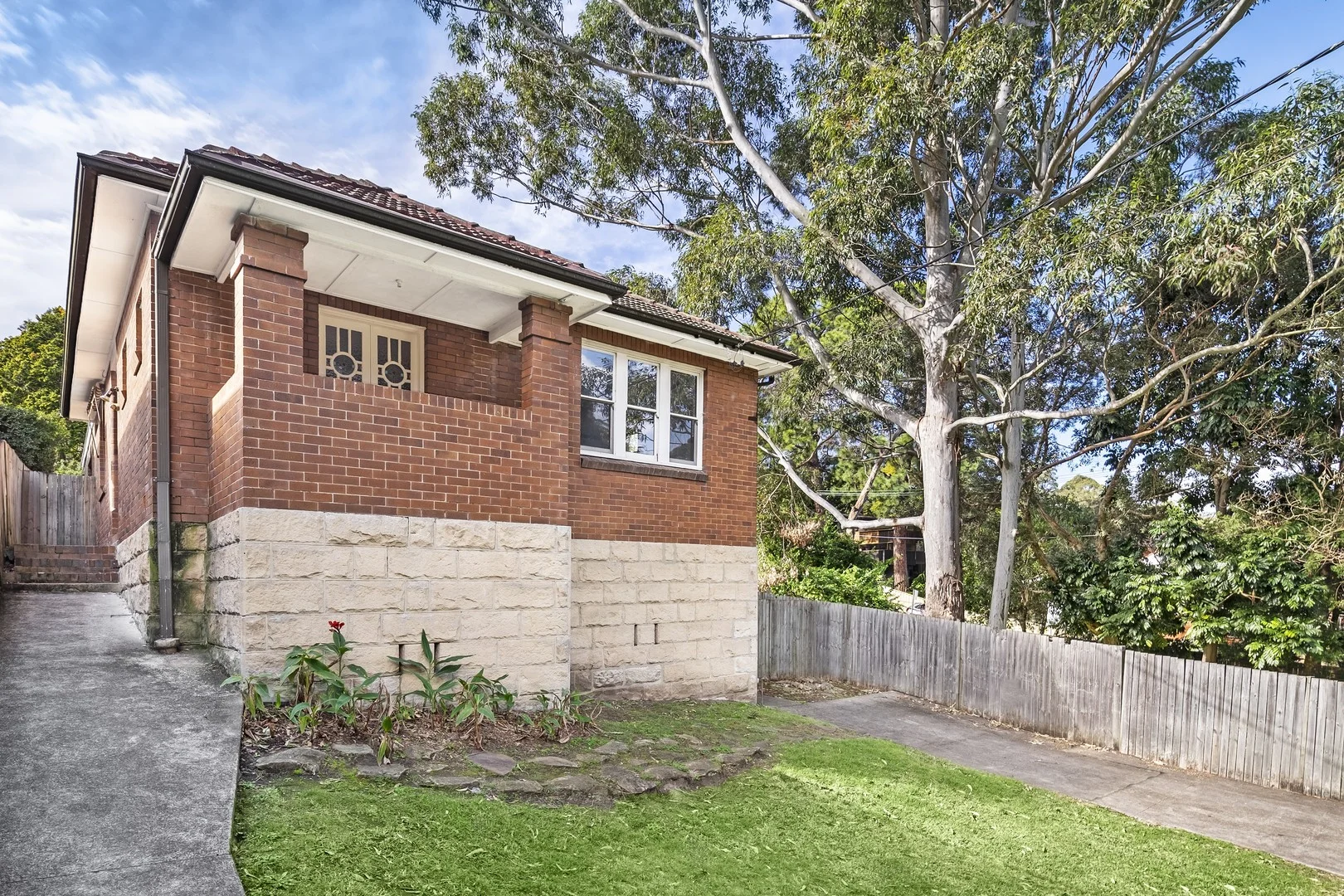 62 Phoenix Street (1/9)