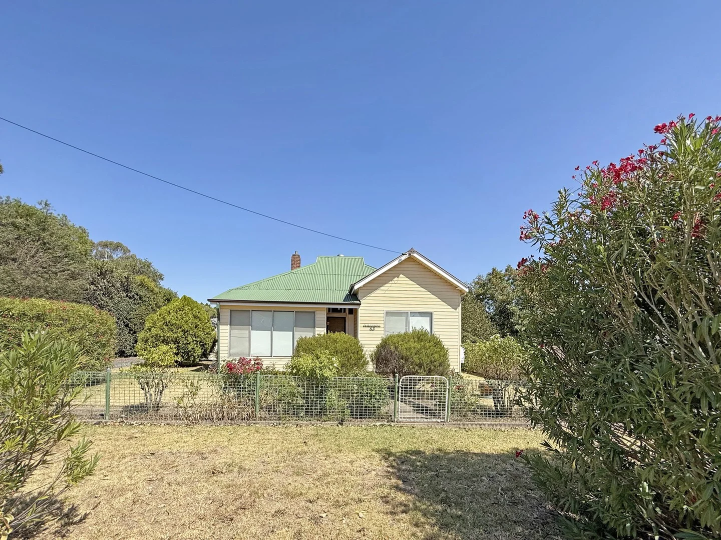 63 Binalong Street (1/1)