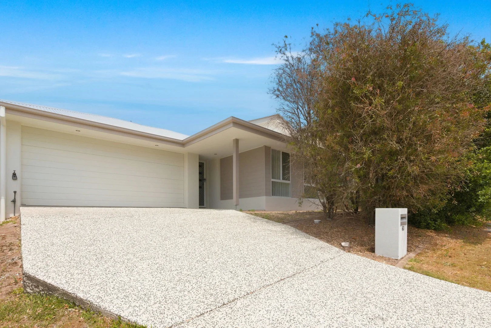 63 Yarrambat Rise (1/14)