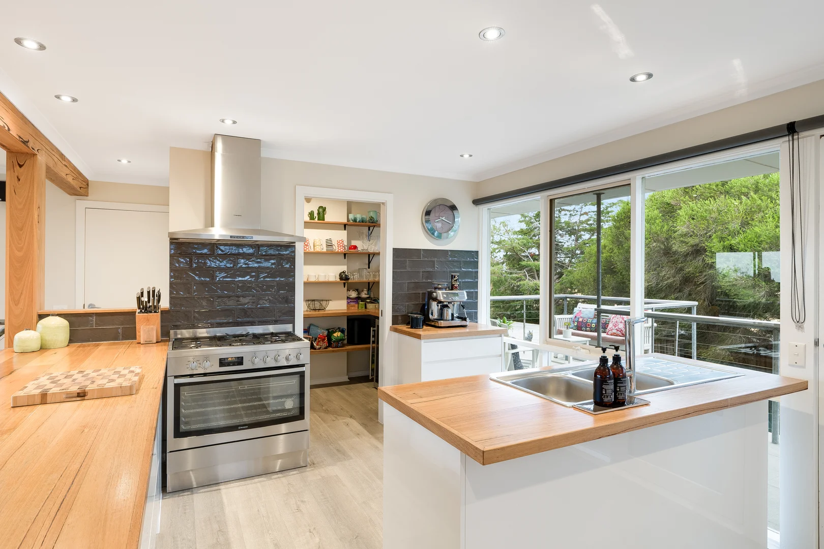 64 Central Road - Image 3